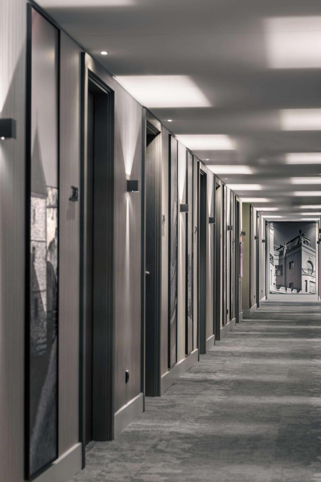 Radisson Blu Aurum Hotel, Brasov Exterior photo A corridor at the University of Bath